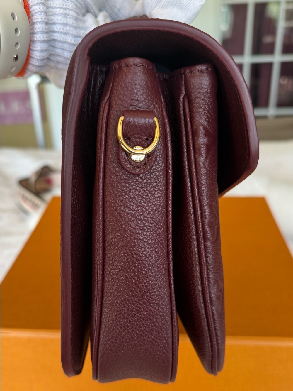 SOLD❌❌Louis Vuitton Pochette Metis Empreinte in Wine - Picture 4 of 16